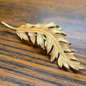 Coro 1961 Gold Leaf Brooch